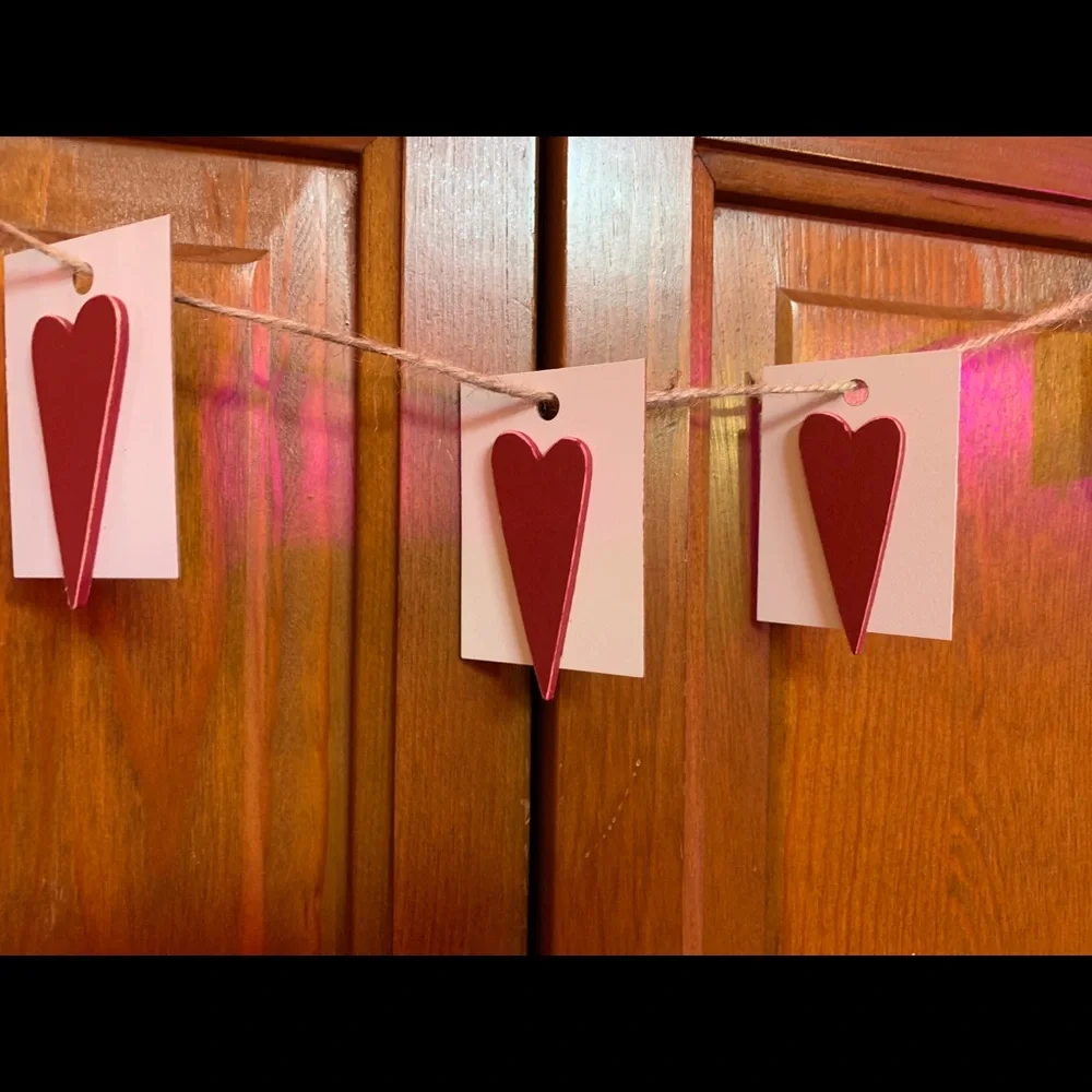 HANDMADE HEART VALENTINE’S DAY GARLAND